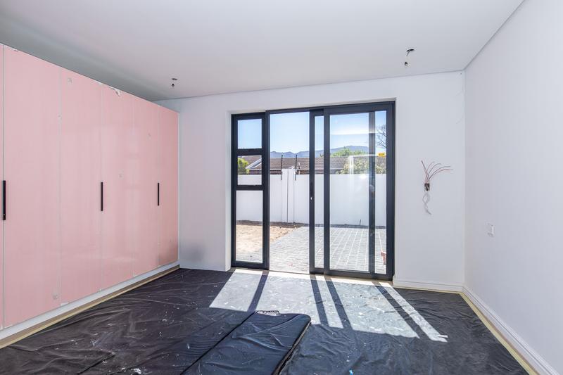 To Let 4 Bedroom Property for Rent in Meadowridge Western Cape